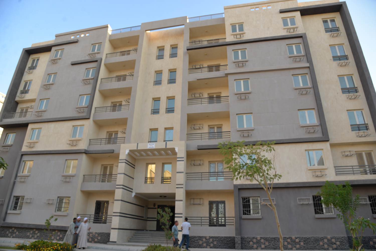 محافظ أسيوط يصطحب طلاب بعض المدارس في زيارة ميدانية لمدينة ناصر الجديدة