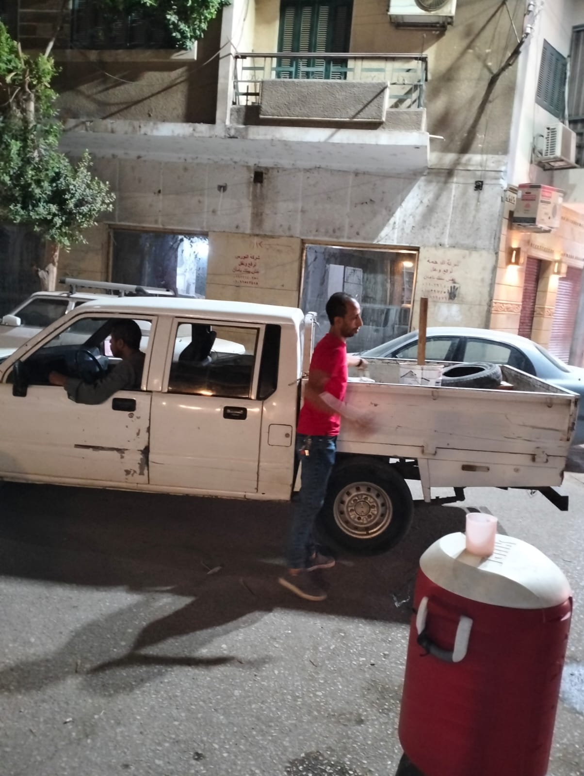 حملة مكبرة لازالة حواجز حجرية وحديدية تعيق حركة المرور بحي شرق اسيوط