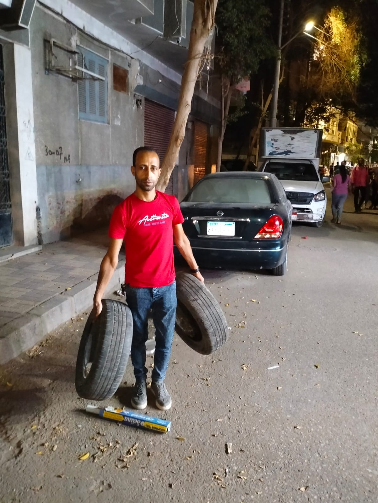 حملة مكبرة لازالة حواجز حجرية وحديدية تعيق حركة المرور بحي شرق اسيوط