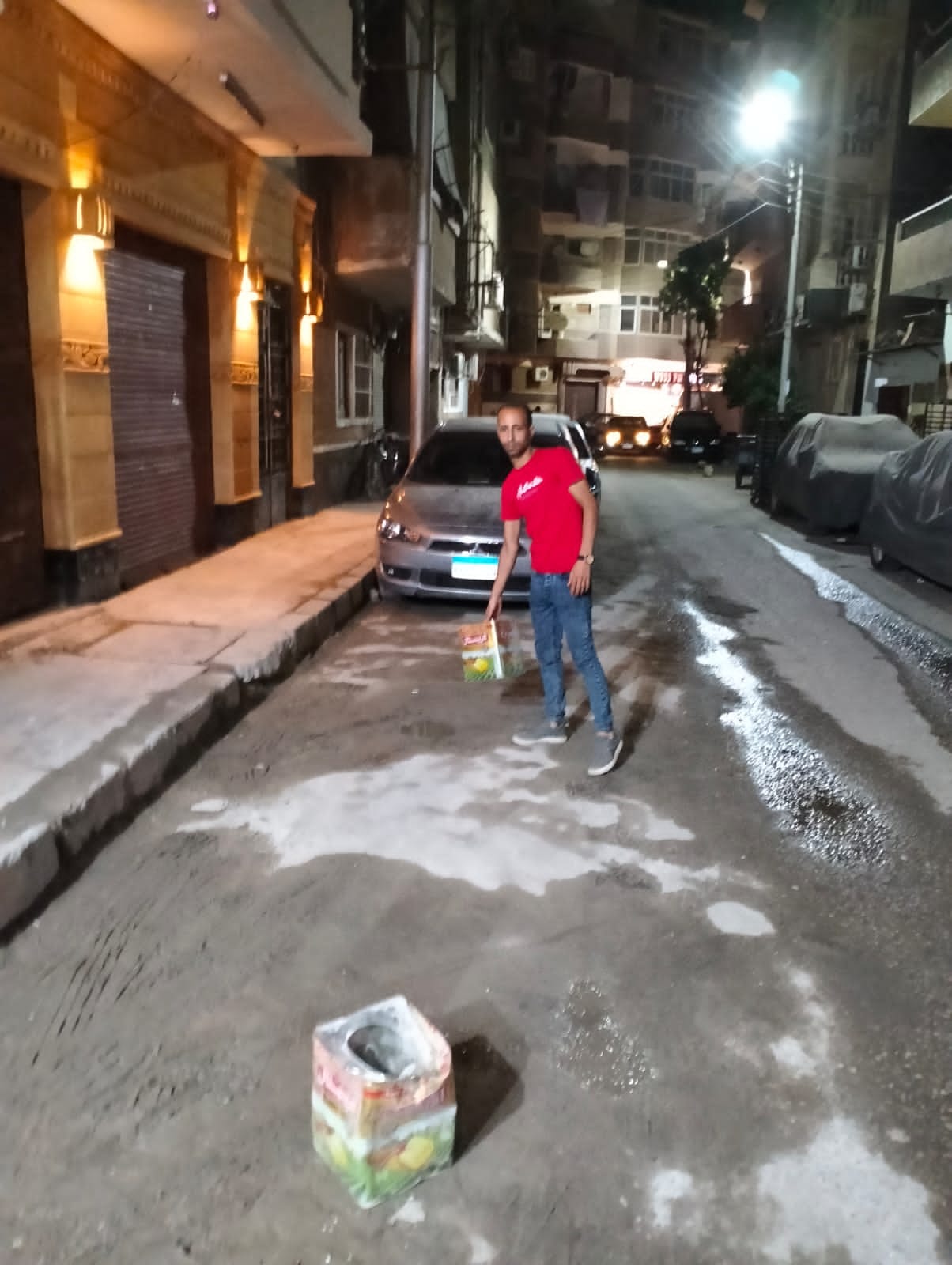 حملة مكبرة لازالة حواجز حجرية وحديدية تعيق حركة المرور بحي شرق اسيوط