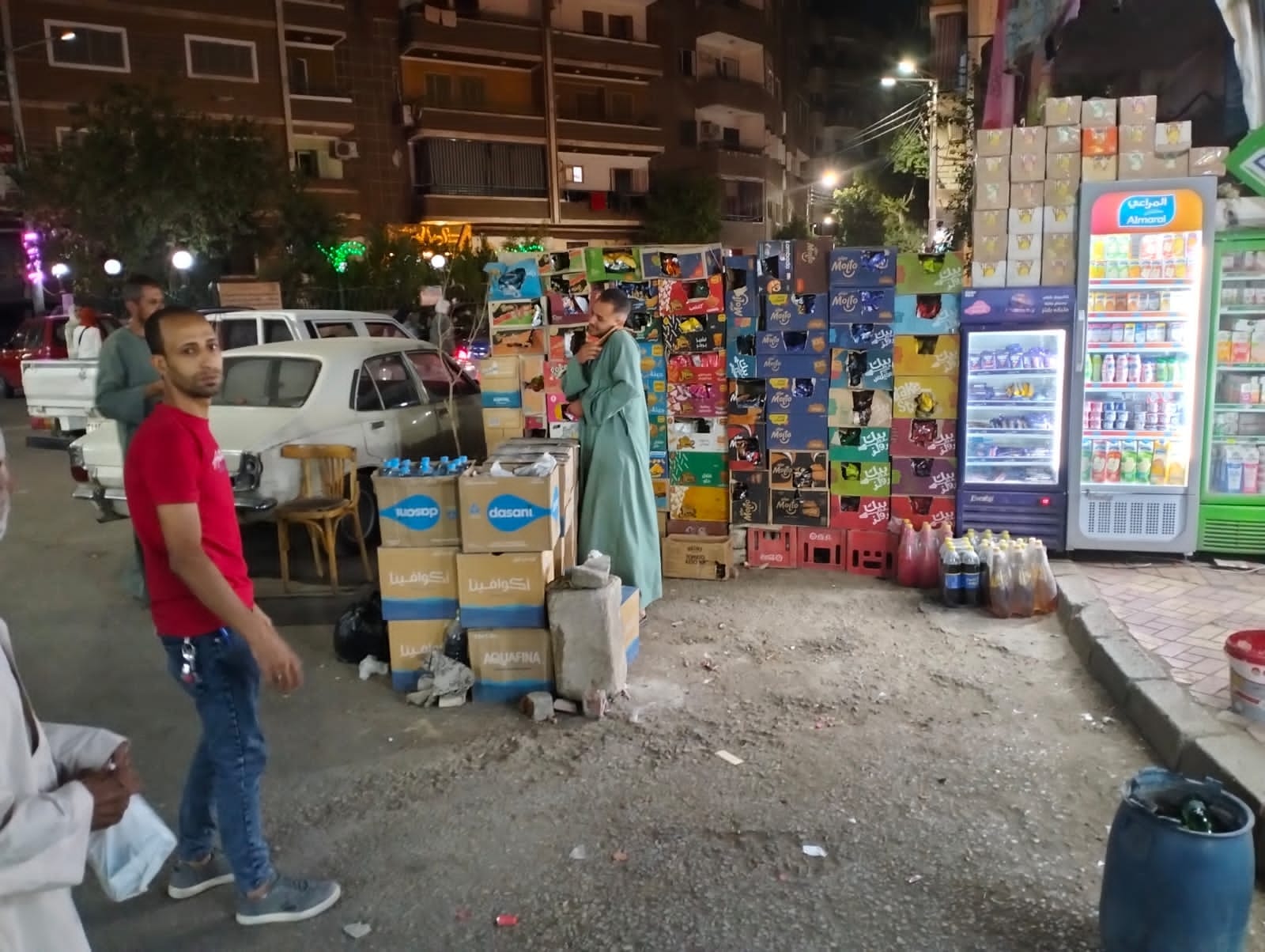 حملة مكبرة لازالة حواجز حجرية وحديدية تعيق حركة المرور بحي شرق اسيوط