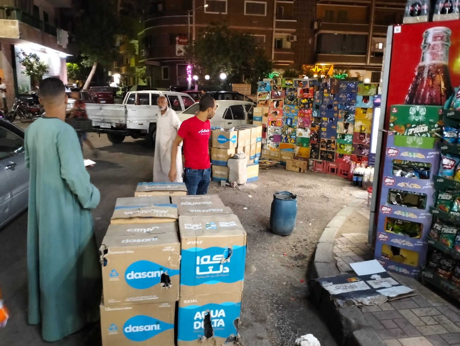 حملة مكبرة لازالة حواجز حجرية وحديدية تعيق حركة المرور بحي شرق اسيوط