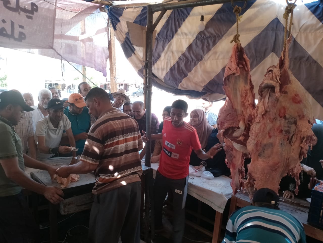 محافظ الوادي الجديد توفير كافة السلع الغذائية الأساسية بأسعار مخفضة للمواطنين بالمحافظة