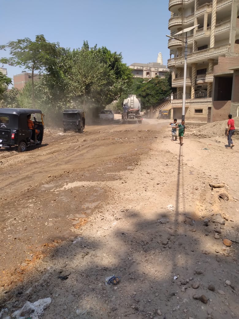 محلية القوصية تبدأ اعمال اعادة رصف طرق القوصية بطول 6 كم 