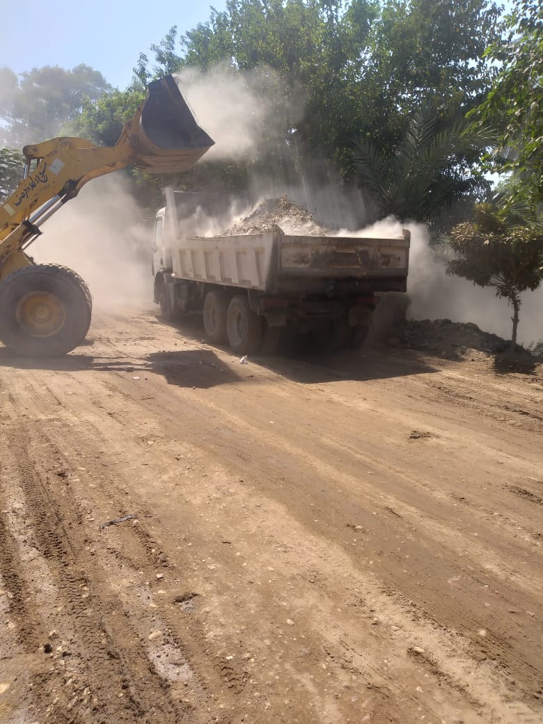 محلية القوصية تبدأ اعمال اعادة رصف طرق القوصية بطول 6 كم 