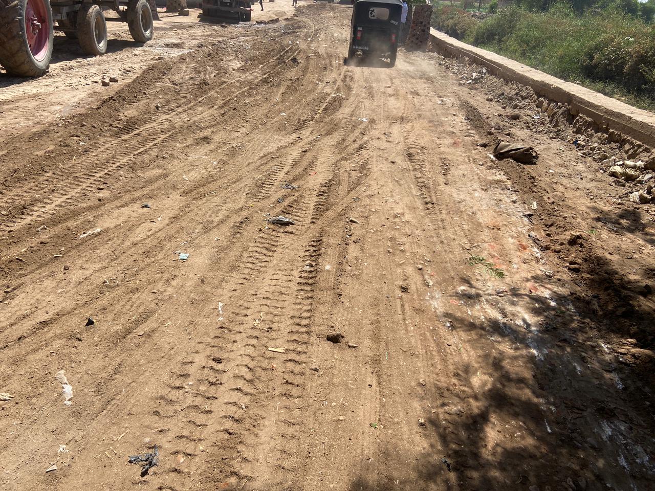 محلية القوصية تبدأ اعمال اعادة رصف طرق القوصية بطول 6 كم 