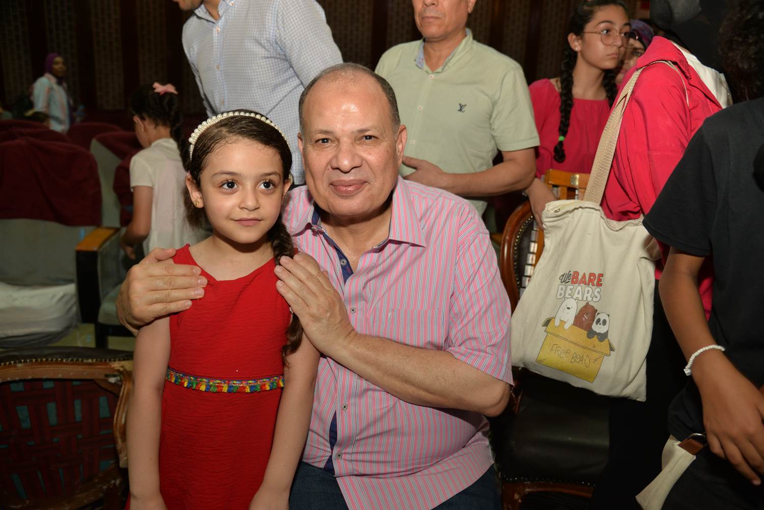 محافظ أسيوط يشهد الحفل الختامي للأنشطة الطلابية بالمسرح المركزي بمديرية التربية والتعليم