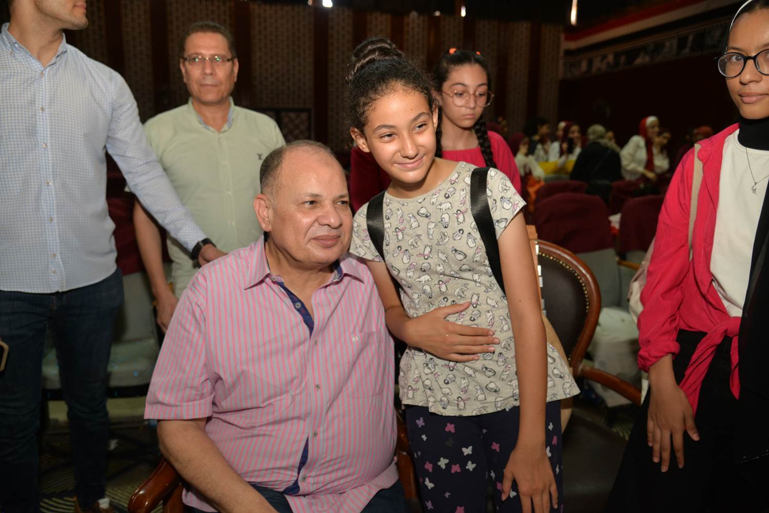 محافظ أسيوط يشهد الحفل الختامي للأنشطة الطلابية بالمسرح المركزي بمديرية التربية والتعليم