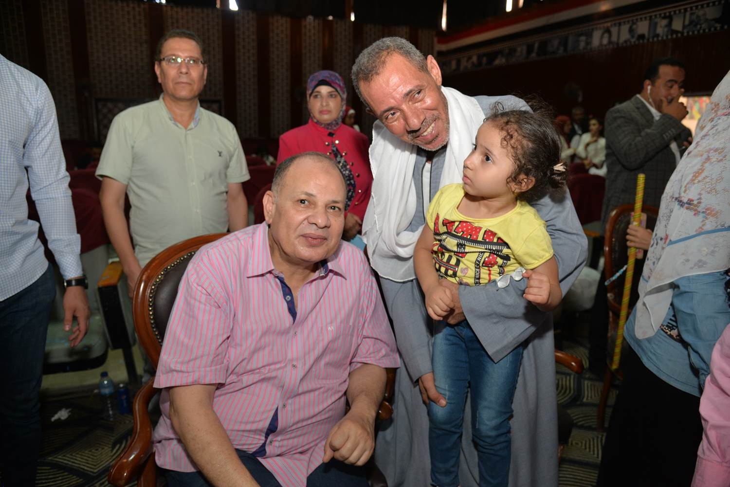 محافظ أسيوط يشهد الحفل الختامي للأنشطة الطلابية بالمسرح المركزي بمديرية التربية والتعليم