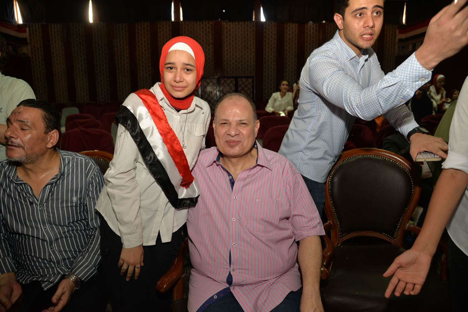 محافظ أسيوط يشهد الحفل الختامي للأنشطة الطلابية بالمسرح المركزي بمديرية التربية والتعليم