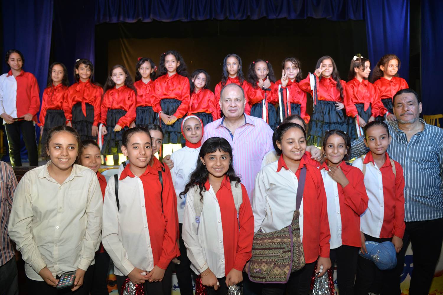 محافظ أسيوط يشهد الحفل الختامي للأنشطة الطلابية بالمسرح المركزي بمديرية التربية والتعليم