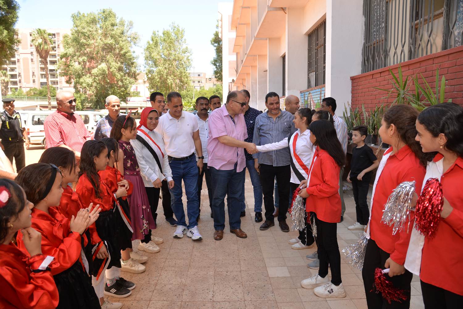 محافظ أسيوط يشهد الحفل الختامي للأنشطة الطلابية بالمسرح المركزي بمديرية التربية والتعليم