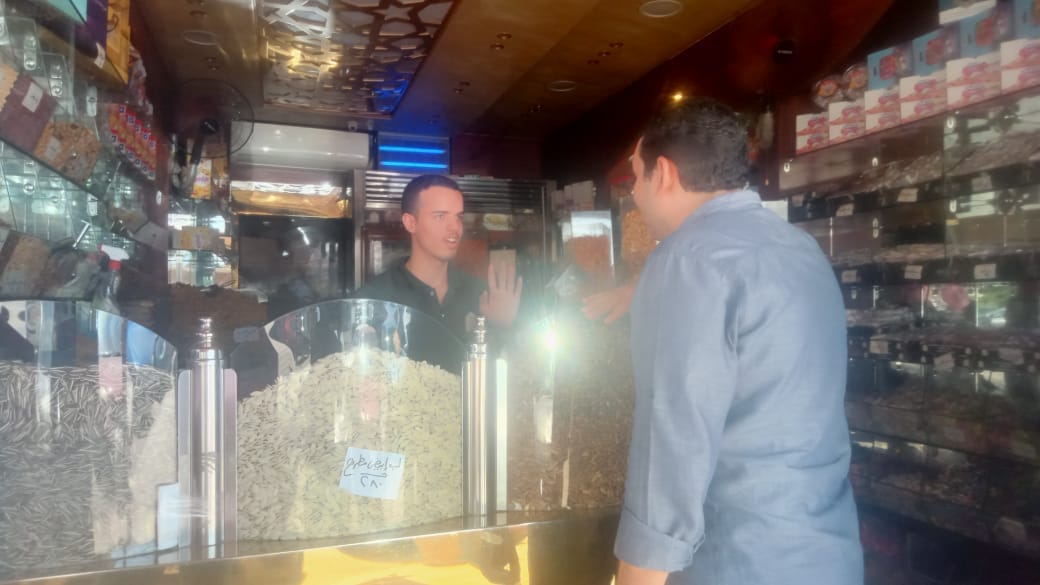 حي شرق أسيوط يستمر حملات المرور على المحلات للتنبيه بأهمية صندوق النظافة