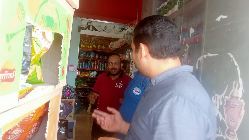 حي شرق أسيوط يستمر حملات المرور على المحلات للتنبيه بأهمية صندوق النظافة