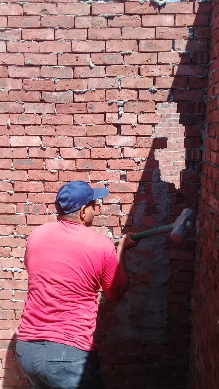 حملة لازاله بناء حوائط مخالفه بالدور السادس علوى بنطاق حي شرق اسيوط