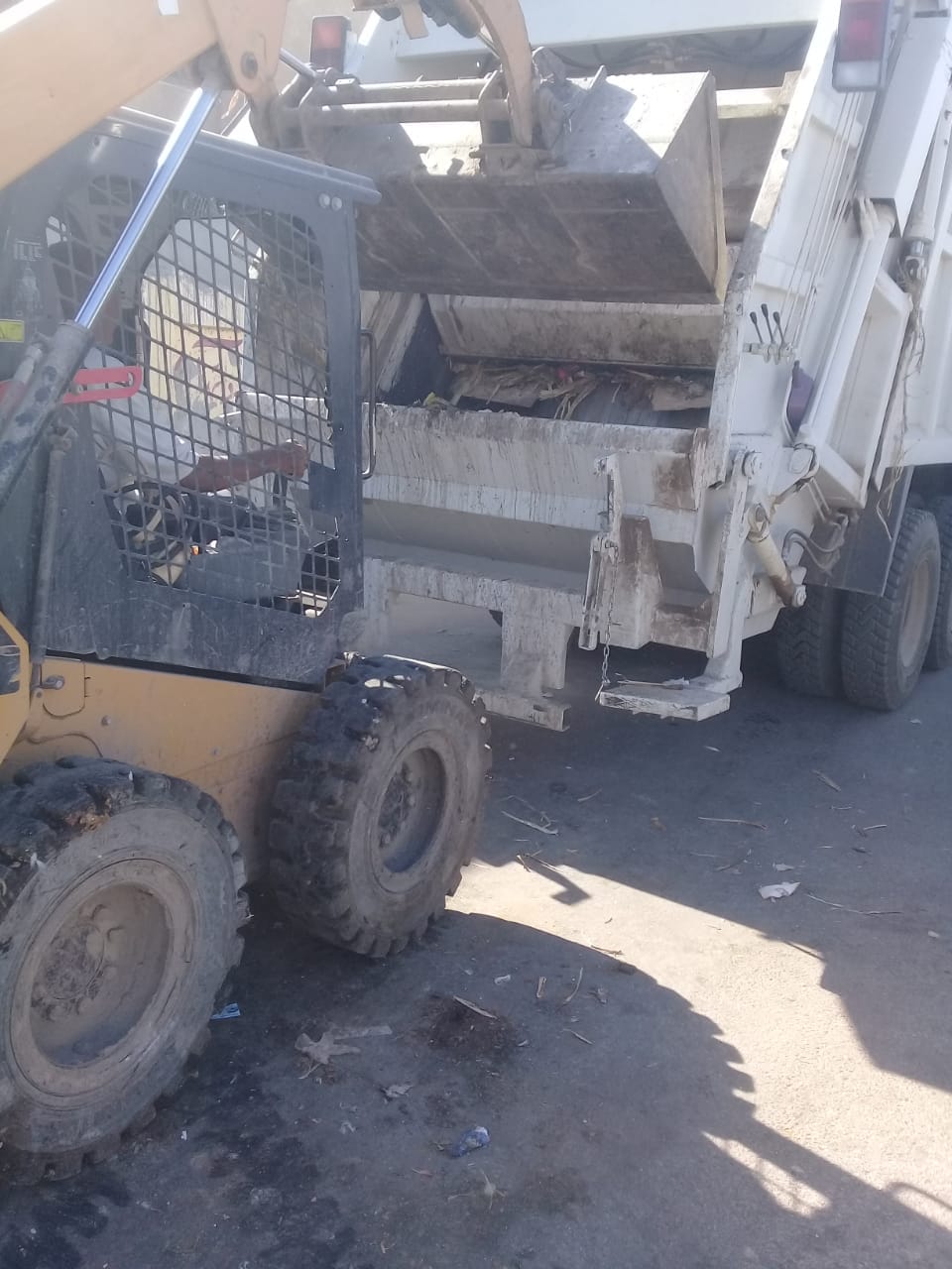 حملة لرفع المخلفات الصلبة من نقاط التجمع ورفع كفاءة شوارع مدينة ديروط