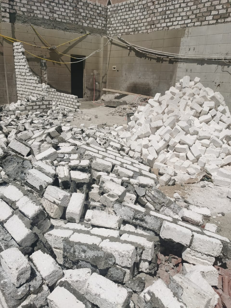 إزالة 7 حالات تعدي على أراضي زراعيه بالوحده المحليه بالقوصية أسيوط 