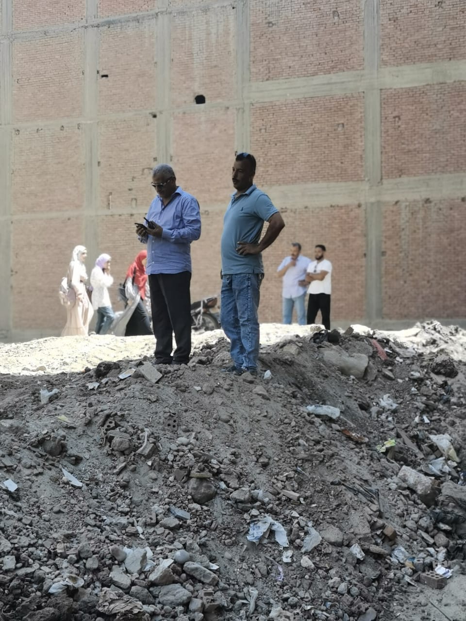 إزالة 7 حالات تعدي على أراضي زراعيه بالوحده المحليه بالقوصية أسيوط 