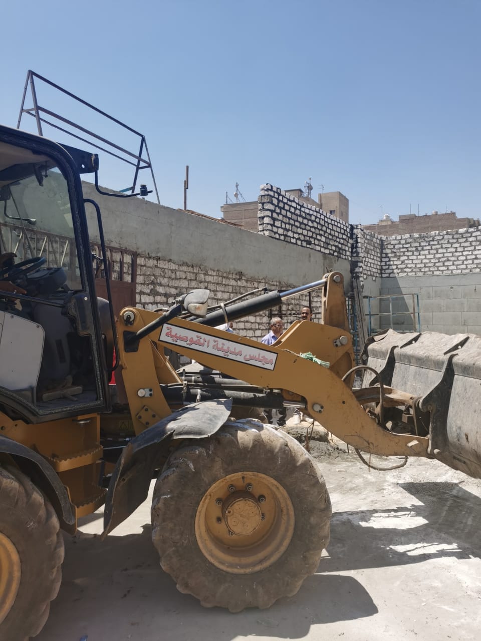 إزالة 7 حالات تعدي على أراضي زراعيه بالوحده المحليه بالقوصية أسيوط 