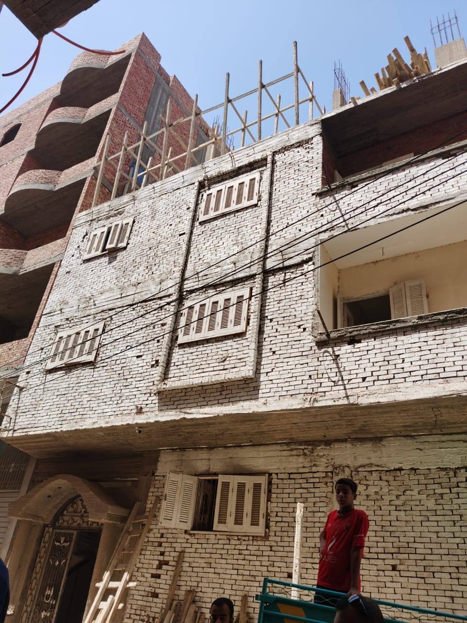 إزالة 7 حالات تعدي على أراضي زراعيه بالوحده المحليه بالقوصية أسيوط 