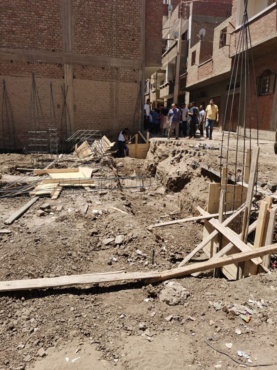 إزالة 7 حالات تعدي على أراضي زراعيه بالوحده المحليه بالقوصية أسيوط 