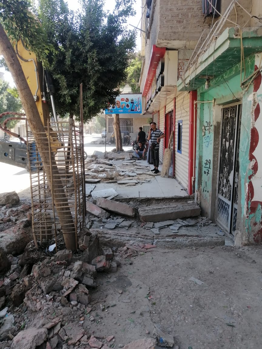 رئيس مركز ومدينة ديروط يتابع أعمال إزالة المخالفات في شوارع المدينة
