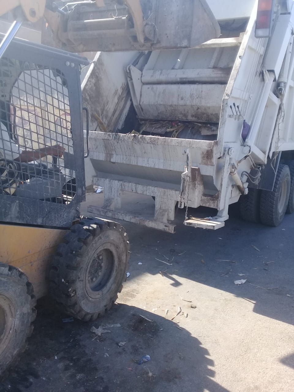 حملة لرفع القمامة والمخلفات في جميع شوارع مدينة ديروط