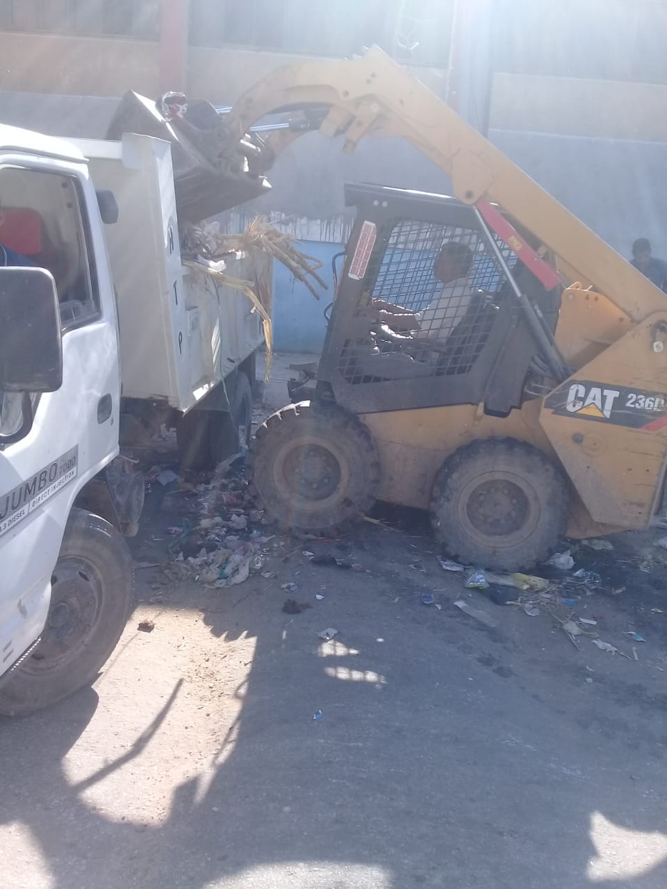 حملة لرفع القمامة والمخلفات في جميع شوارع مدينة ديروط