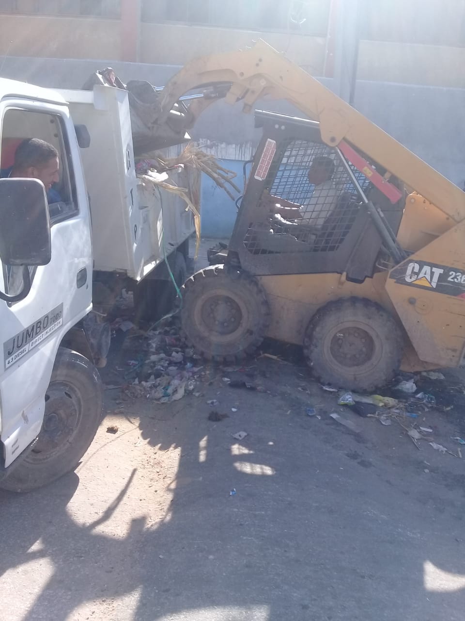 حملة لرفع القمامة والمخلفات في جميع شوارع مدينة ديروط