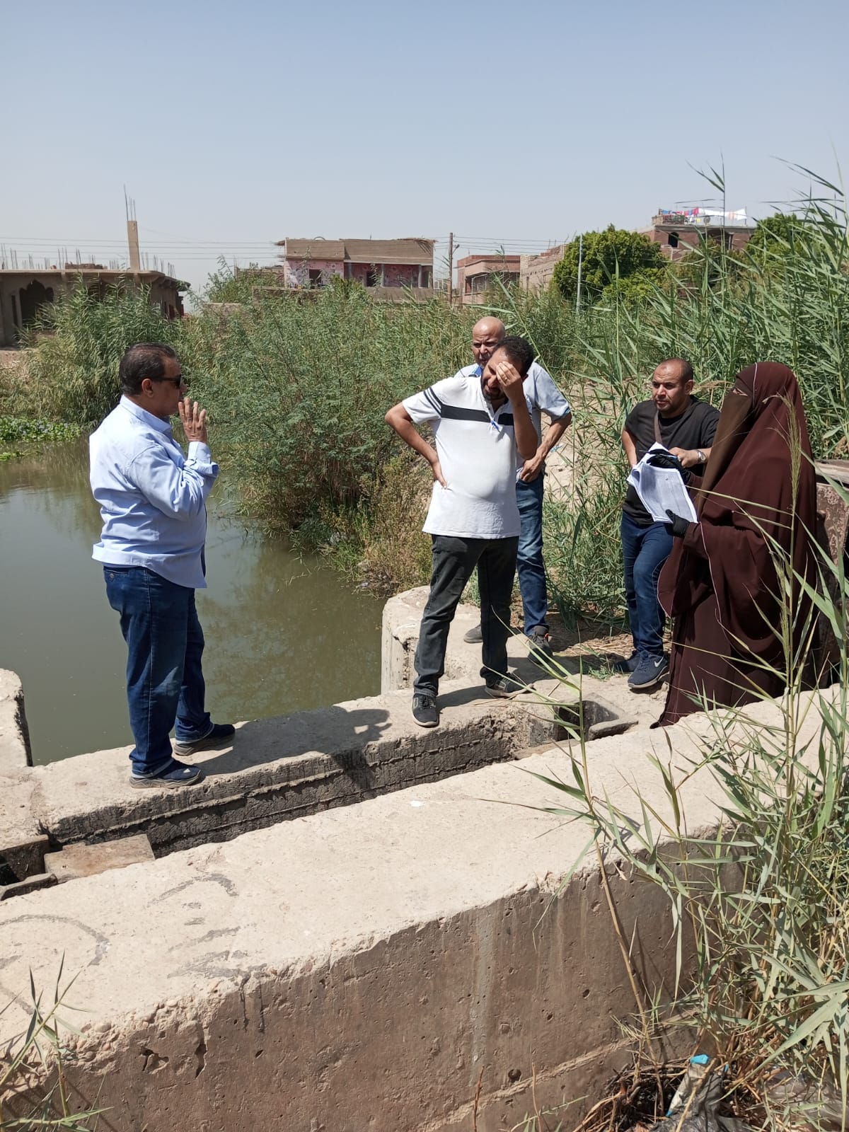 حملة لصيانة بوابات الترع والمصارف بهندسة ري منفلوط وهندسة ري القوصية
