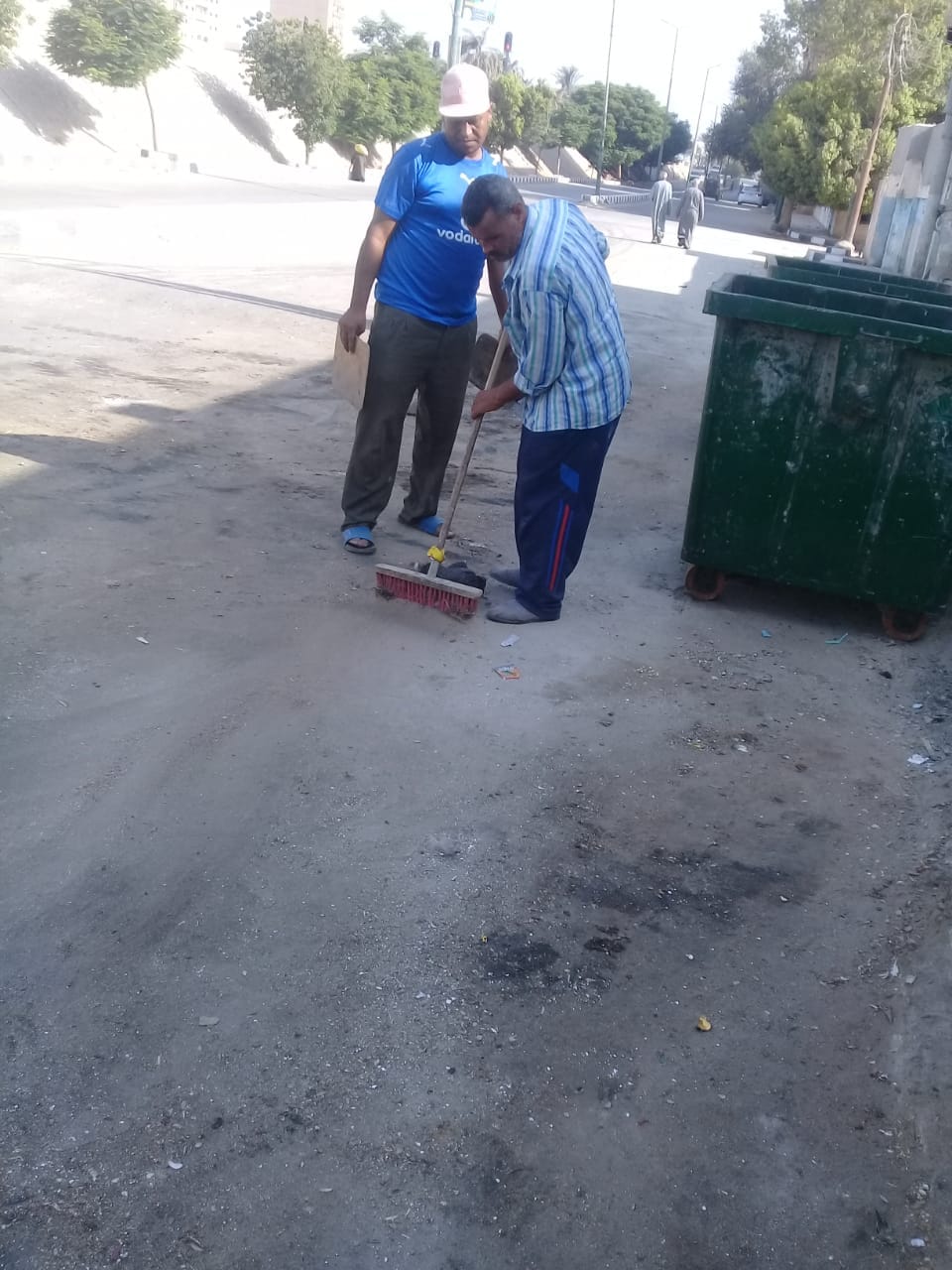 حملة لرفع القمامة والمخلفات من جميع شوارع مدينة ديروط