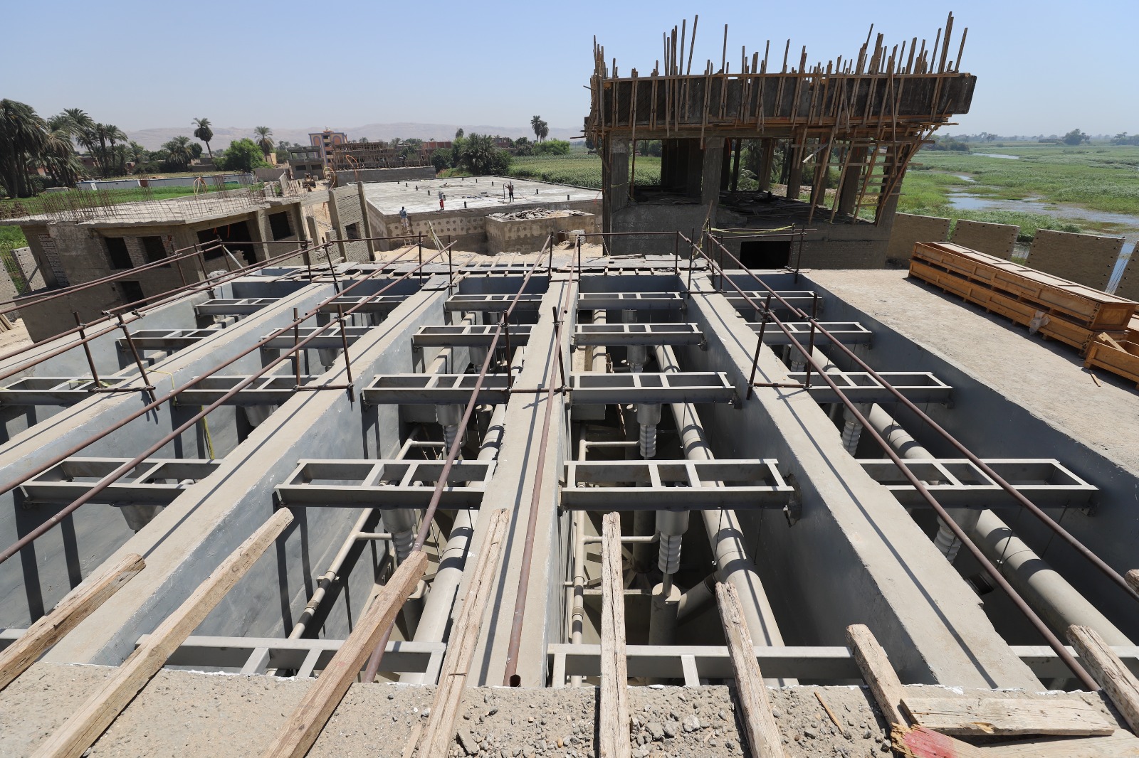 مياه أسيوط تتتابع نسب تنفيذ مشروعات تطوير قرى الريف المصري