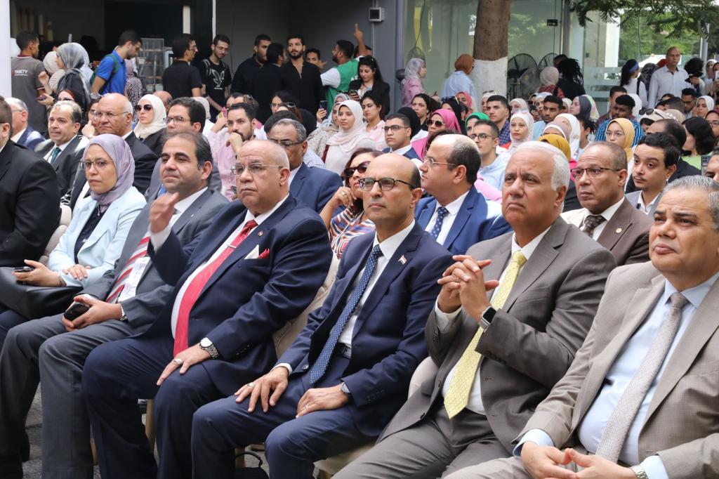 رئيس جامعة اسيوط ووزيرا للتعليم العالي والعمل