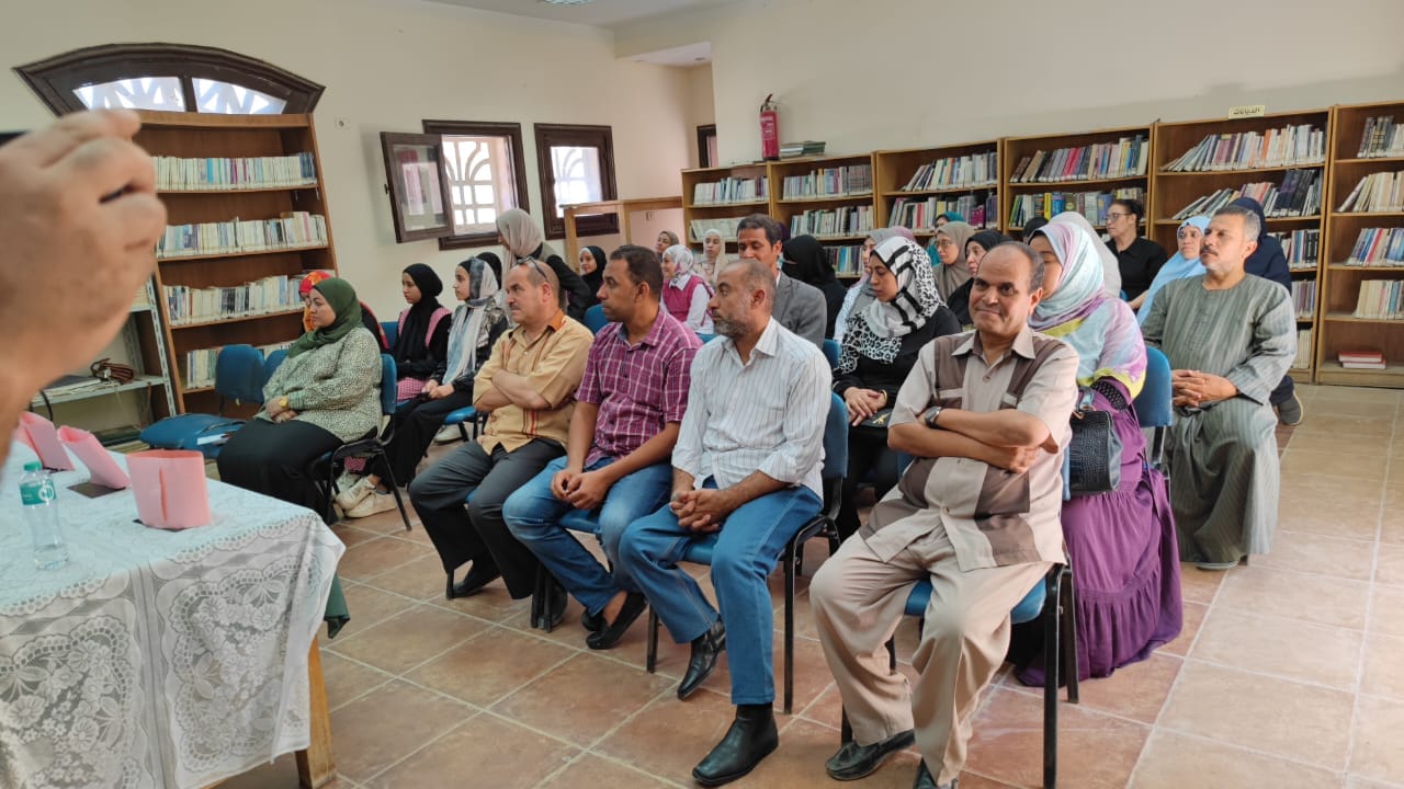 وحدة حماية الطفل بديروط ينظم ندوة حول خطورة الزواج المبكر وختان الإناث