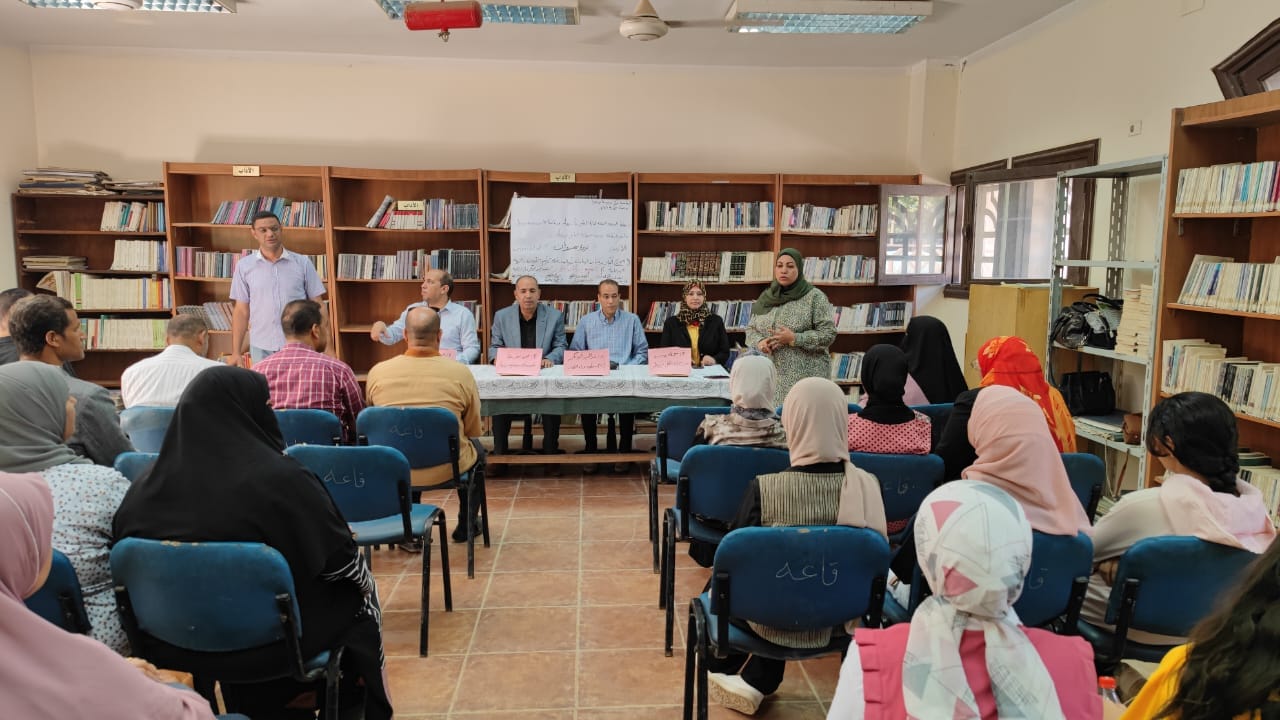 وحدة حماية الطفل بديروط ينظم ندوة حول خطورة الزواج المبكر وختان الإناث