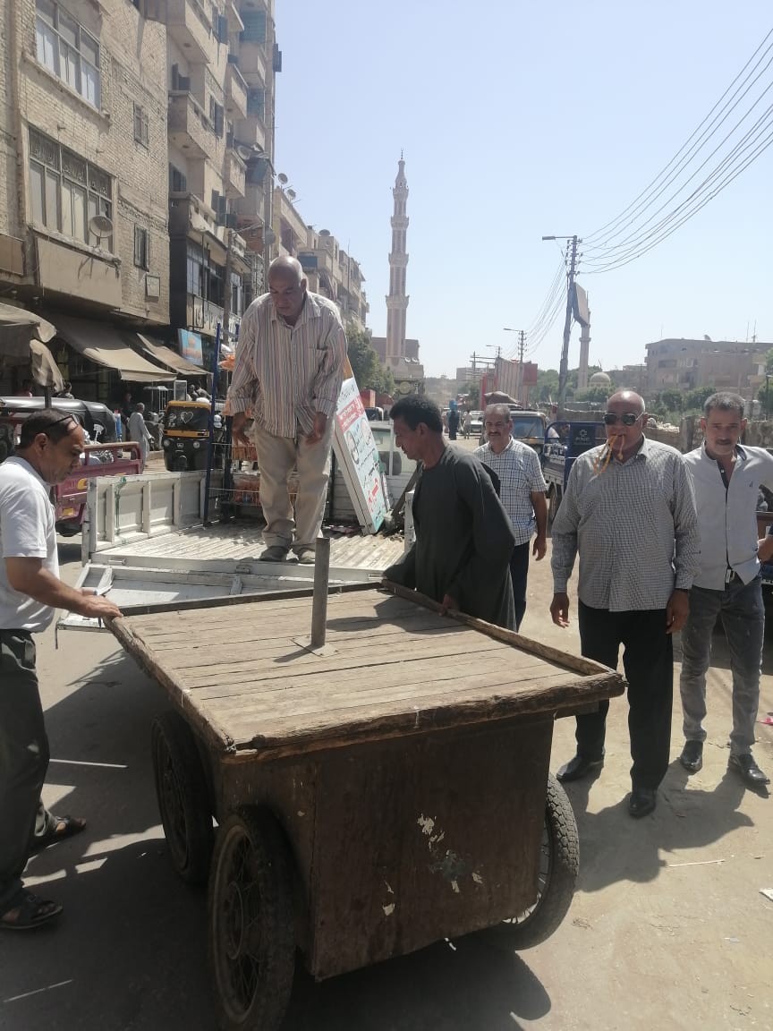 حملة مكبرة لرفع الإشغالات ونظافة وضبط الشارع بمركز ومدينة ديروط 