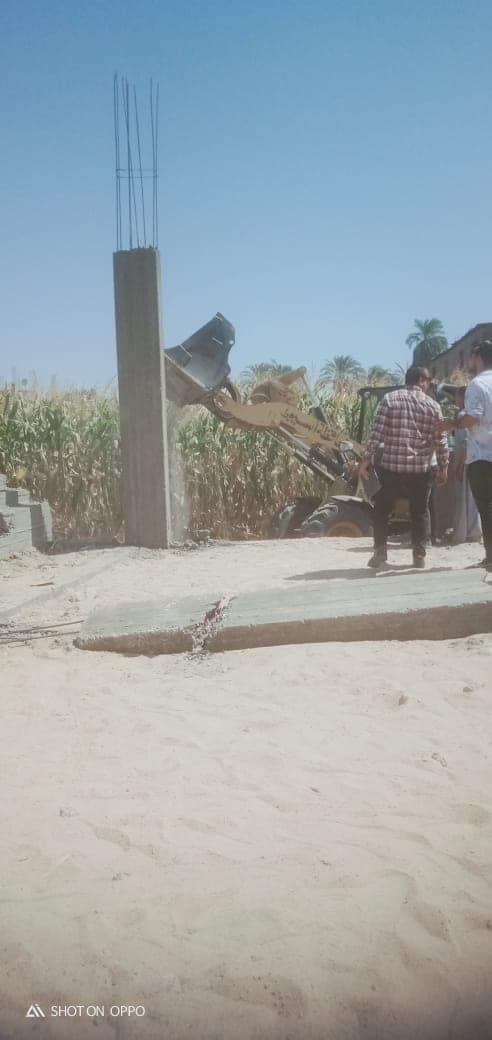 حملة لازالة تعديات علي ارض زراعية واملاك دولة في قري الفتح باسيوط