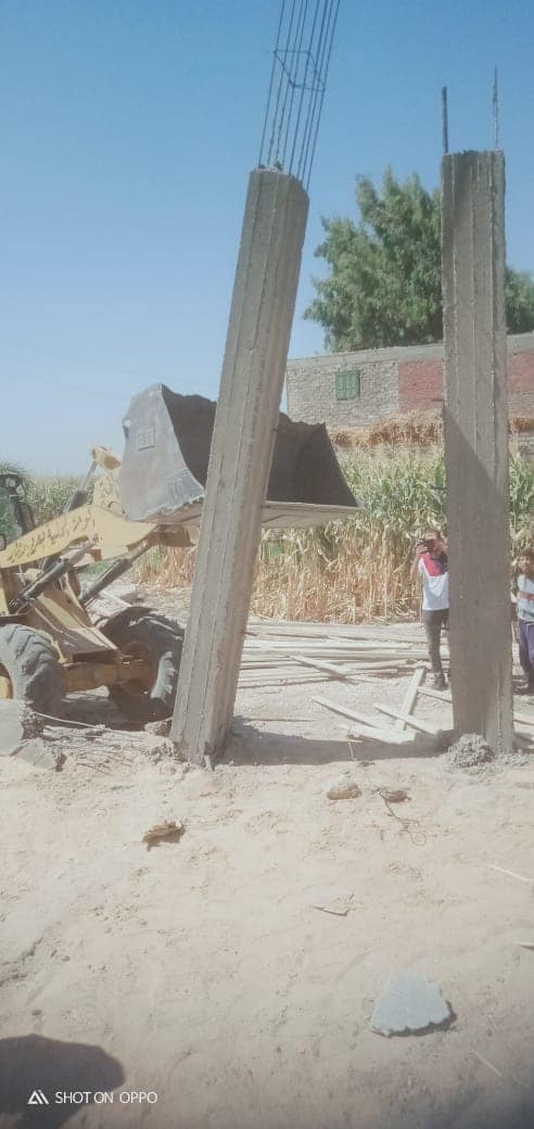 حملة لازالة تعديات علي ارض زراعية واملاك دولة في قري الفتح باسيوط