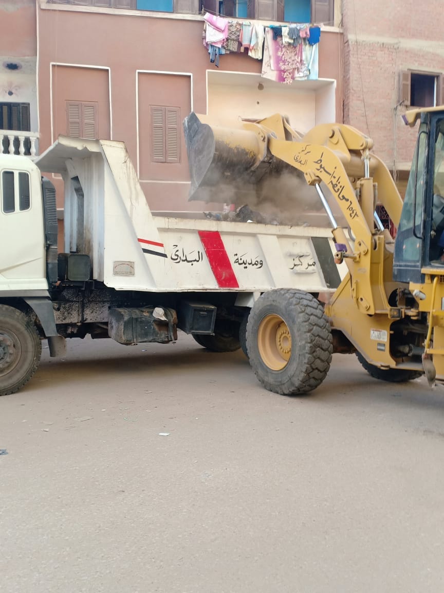 حملة لرفع المخلفات والقمامة ونظافة شوارع مدينة البداري