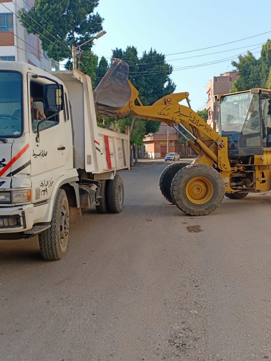 حملة لرفع المخلفات والقمامة ونظافة شوارع مدينة البداري