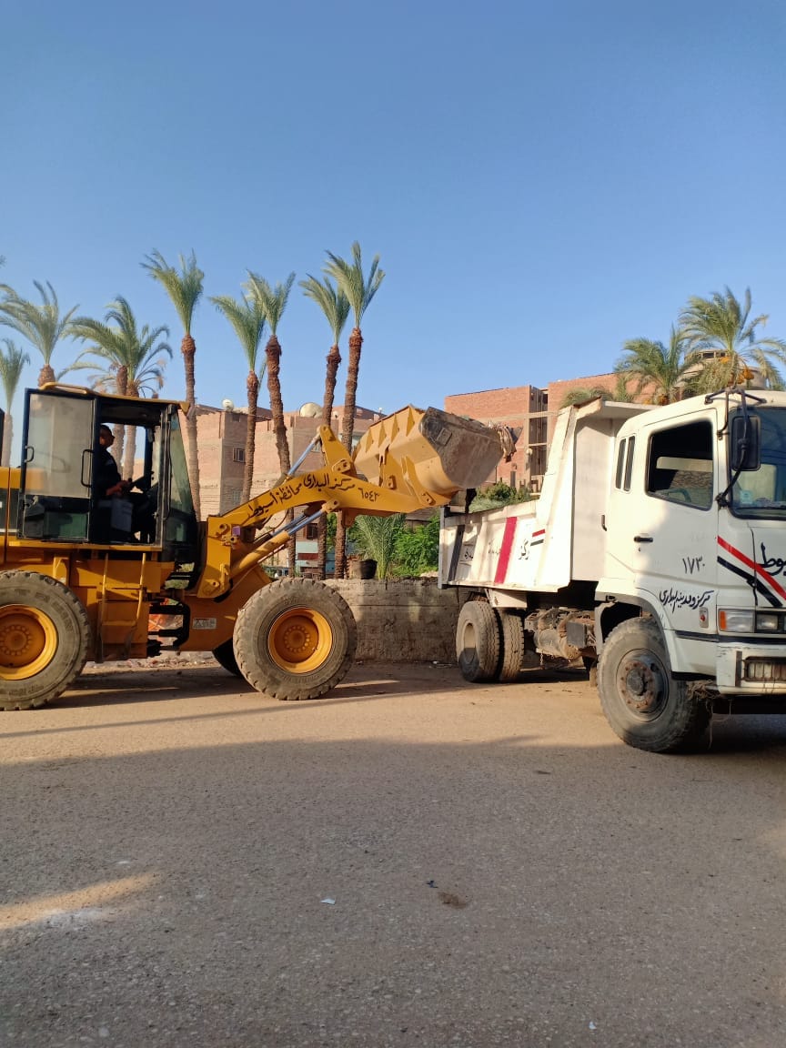 حملة لرفع المخلفات والقمامة ونظافة شوارع مدينة البداري