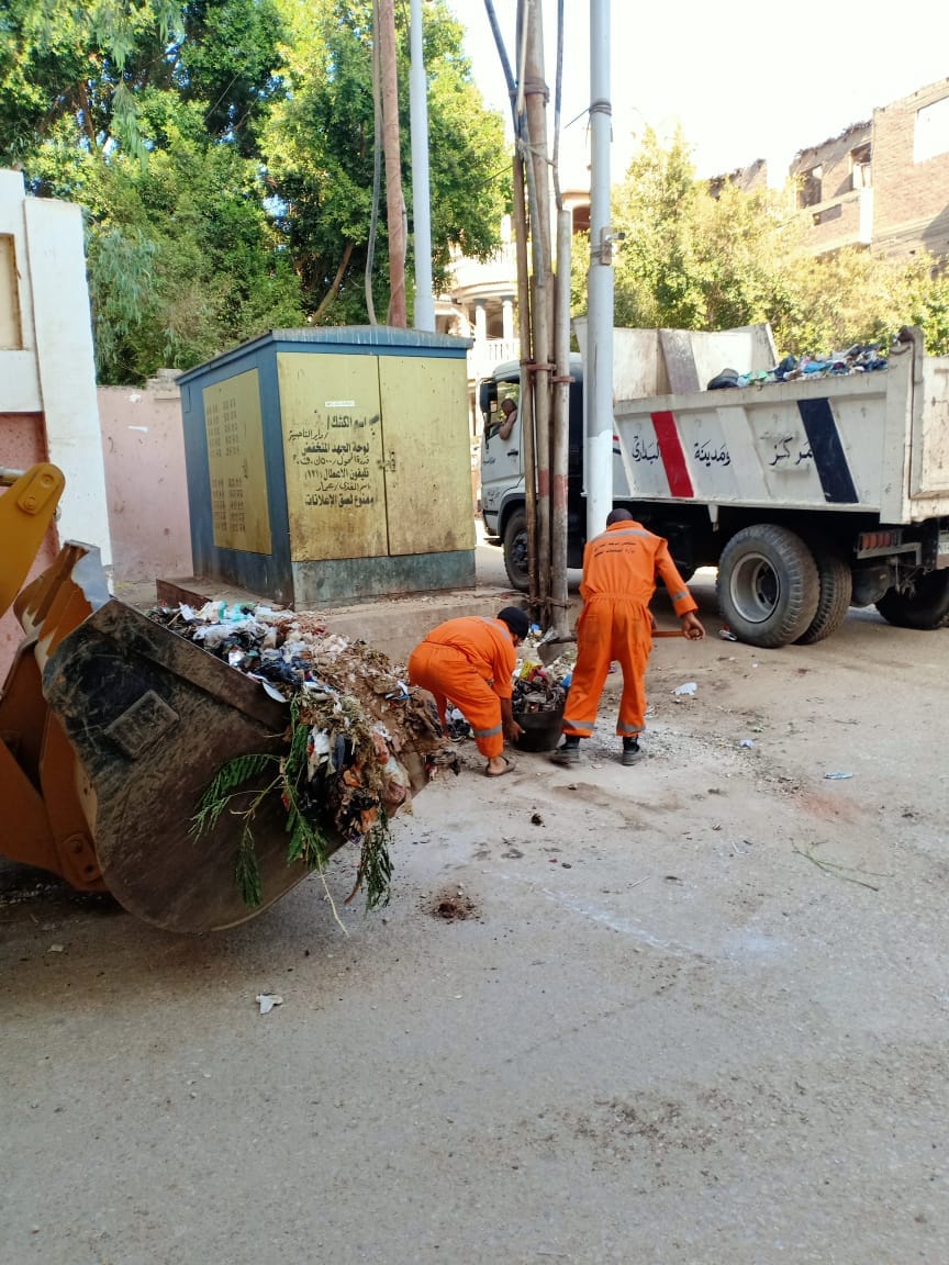 حملة لرفع المخلفات والقمامة ونظافة شوارع مدينة البداري