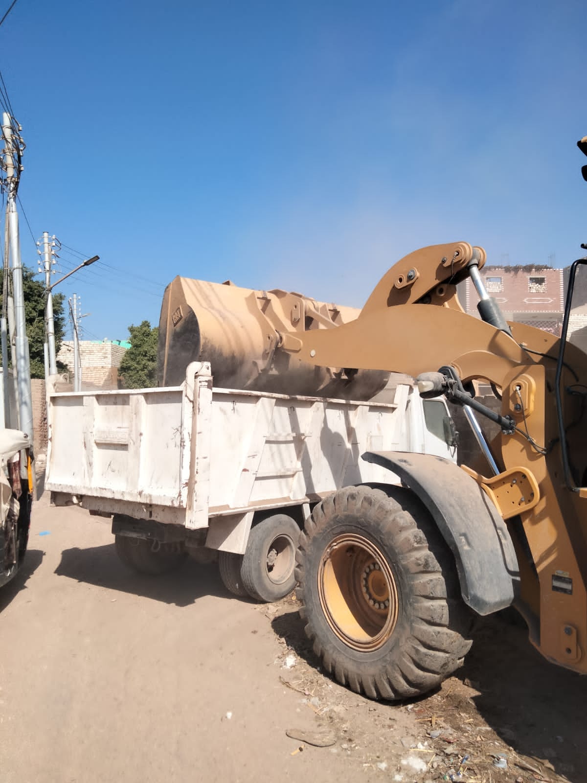 ابنوب ترفع 80 طن مخلفات في حملة لرفع المخلفات وأعمال النظافة