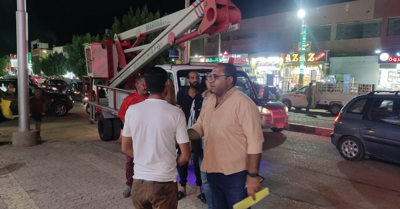 حملة لتقنين أوضاع اللوحات الإعلانية للمحلات التجارية وإزالة المخالفات بمدينة الخارجة