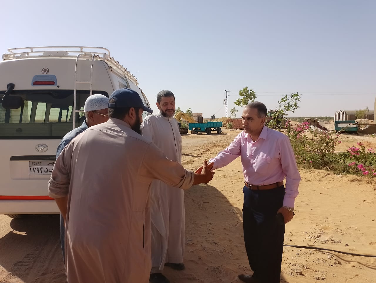 رئيس مركز ومدينة الداخلة يتفقد مشروع وقف النخيل مساحتة 3000 فدان