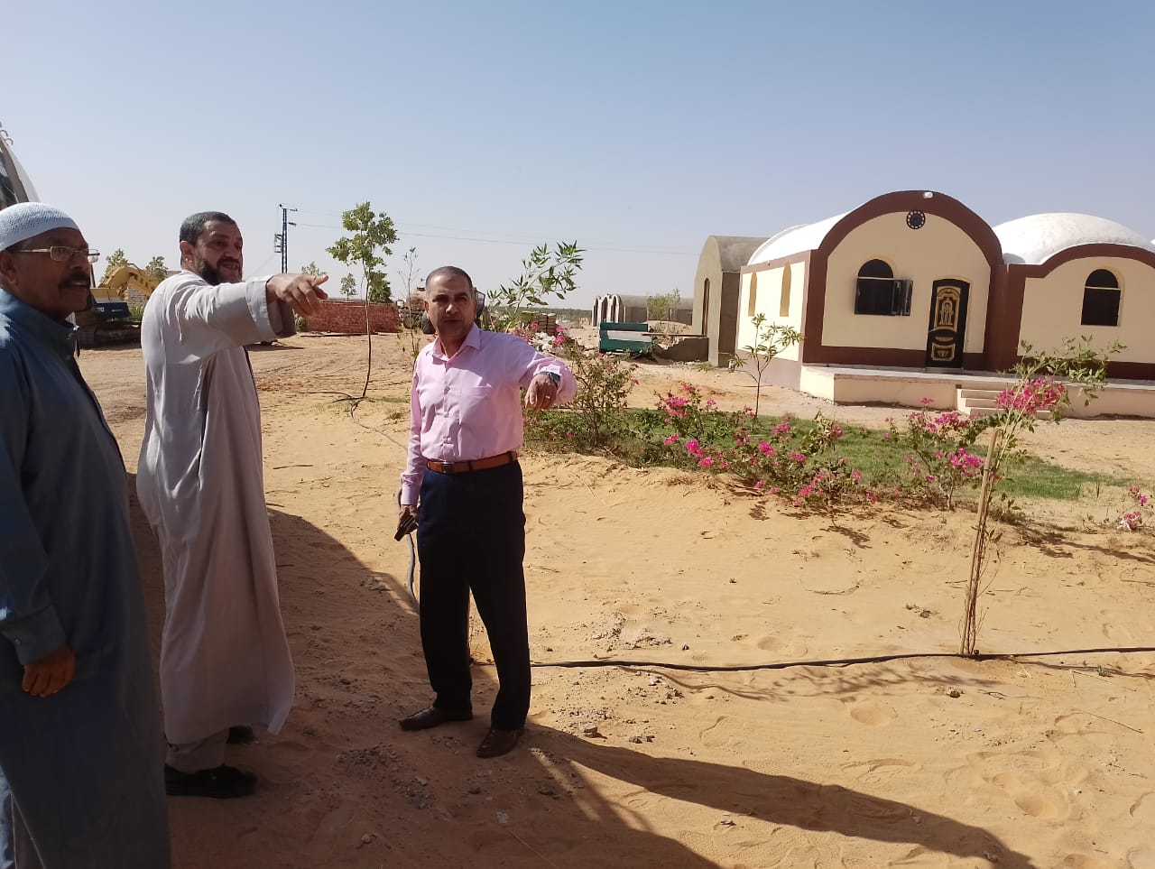 رئيس مركز ومدينة الداخلة يتفقد مشروع وقف النخيل مساحتة 3000 فدان