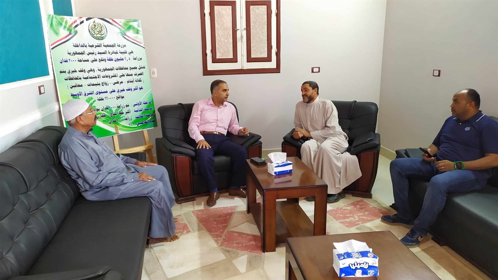 رئيس مركز ومدينة الداخلة يتفقد مشروع وقف النخيل مساحتة 3000 فدان