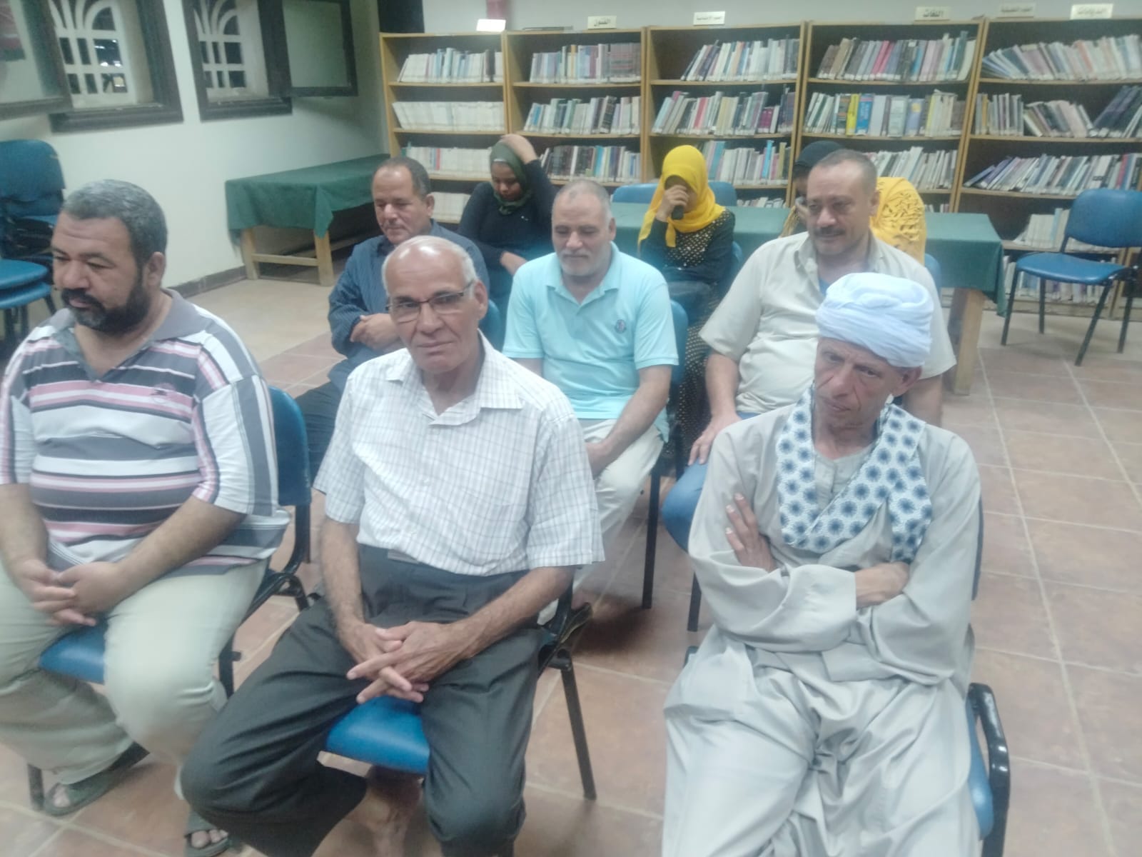 رئيس نادي ادب ثقافة ديروط يناقش بعض القصائد الشعرية
