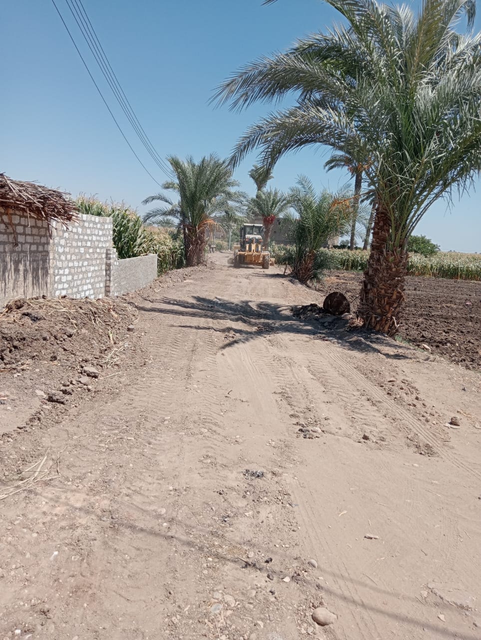 محلية ابوتيج تسوية طريق المغربات بمساحة تقدر بـ 1500 متر مربع