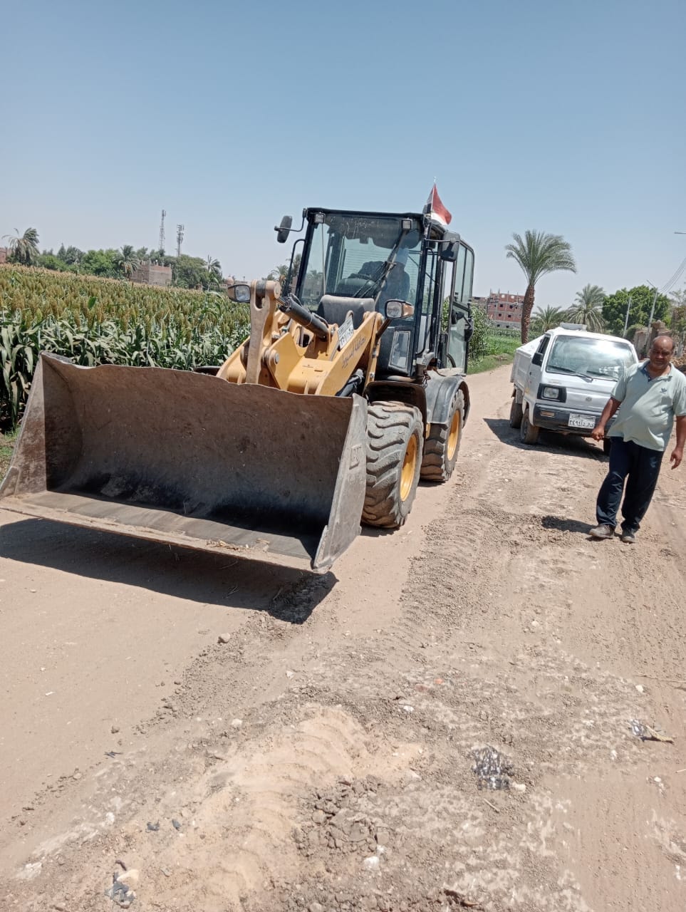 محلية ابوتيج تسوية طريق المغربات بمساحة تقدر بـ 1500 متر مربع